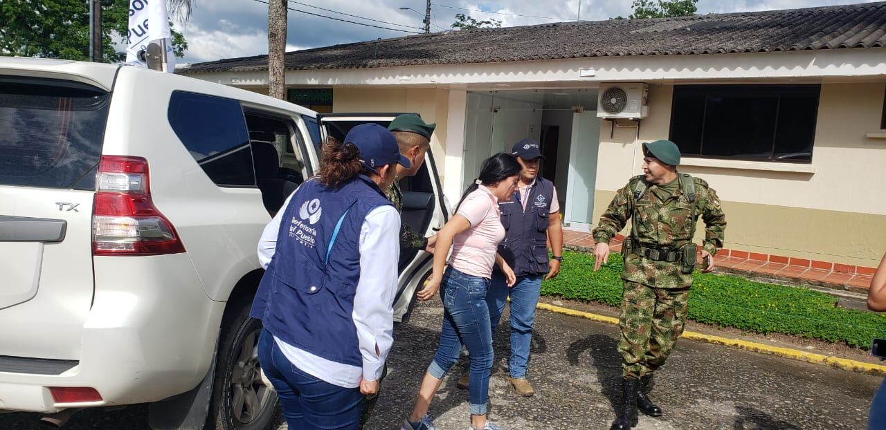 La mujer es esposa de un militar