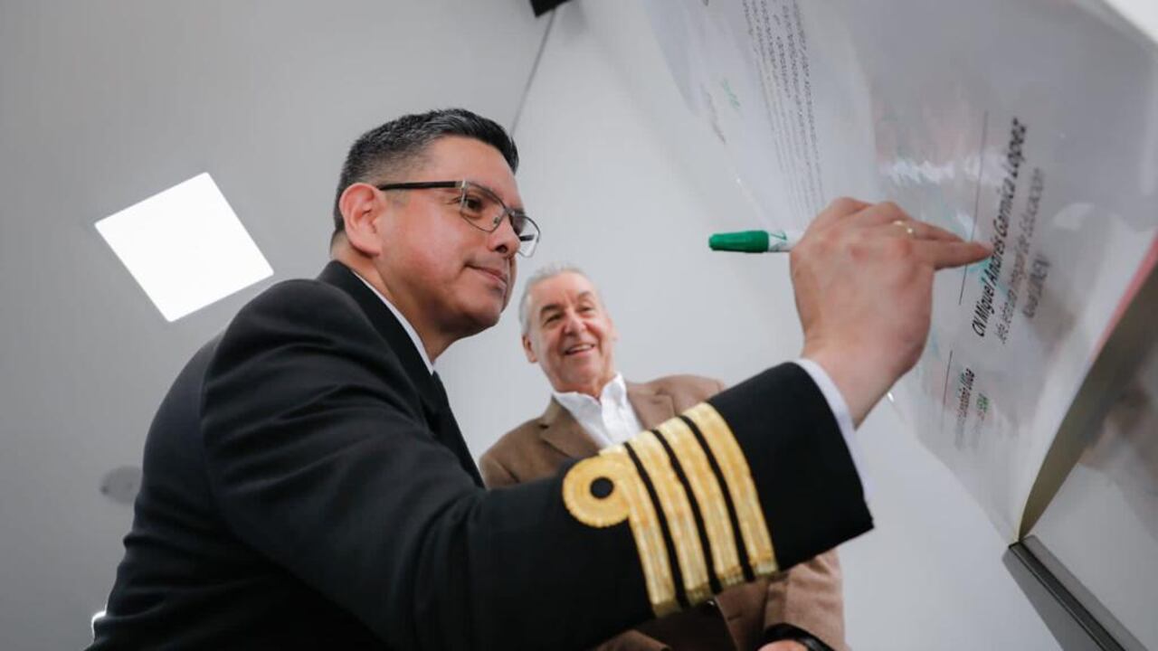 La firma de este convenio, que entra en vigencia a partir de la fecha, posibilitará el fomento de programas y proyectos de educación que beneficiarán no solo a los marinos de Colombia, sino también a los jóvenes que aspiren a ingresar a la Institución Naval.