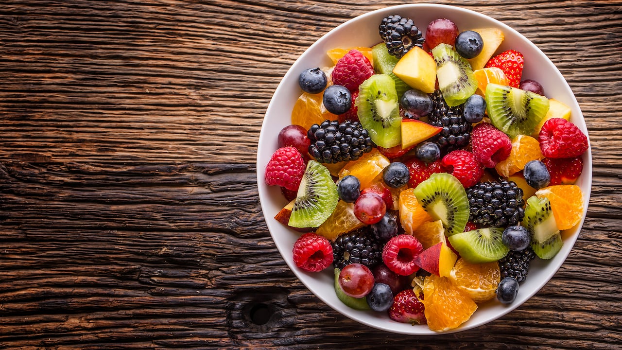 Las frutas contienen diversos beneficios para el cuerpo, como es el caso del kiwi.