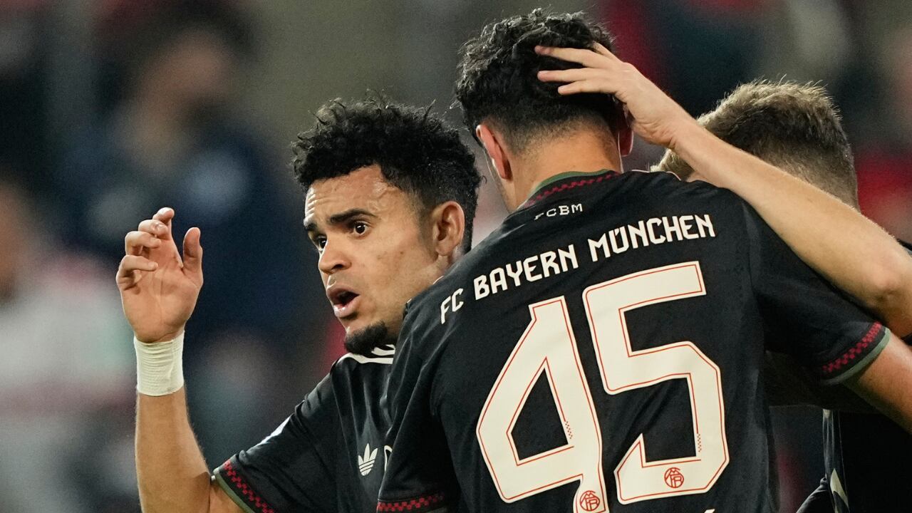 Luis Díaz vivió de todo en el Bayern Múnich vs. Colonia: gol, asistencia y un fallo insólito.