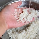 La ciencia reveló si se debe o no lavar el arroz antes de cocinarlo.