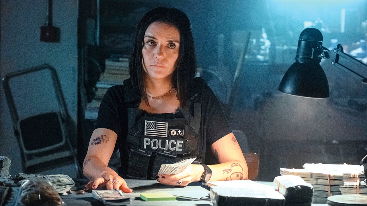 La colombiana interpreta a 'Lolo' Salazar, una agente determinada y una madre de dos niñas...