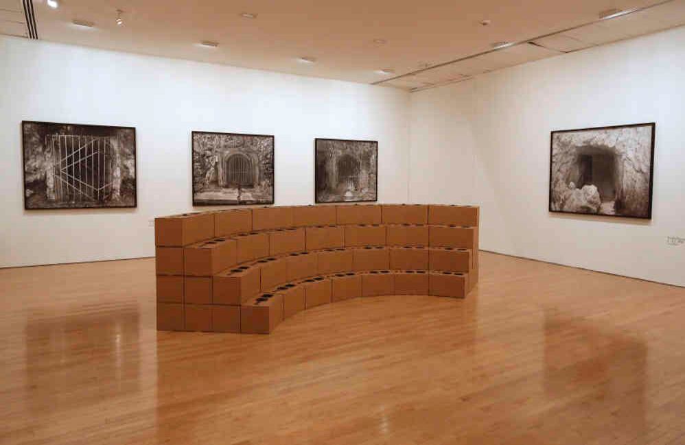 Surround With Sound Your Ass, 2017 Cartón y parlantes 500 x 200 x 100 cm © Los Carpinteros Cortesía Galería Peter Kilchmann, Zürich Foto: Guillermo Torres / Revista Semana