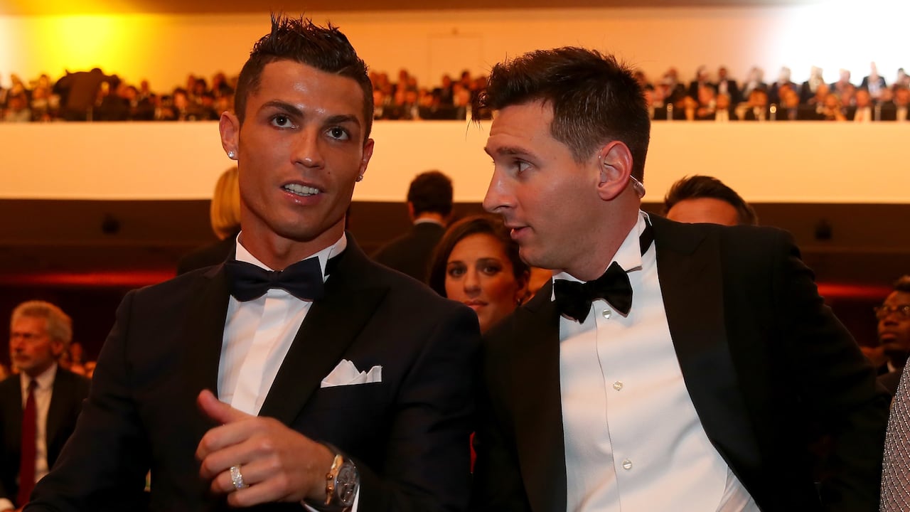 Cristiano Ronaldo y Lionel Messi se enfrentan de nuevo en las votaciones del Balón de Oro.