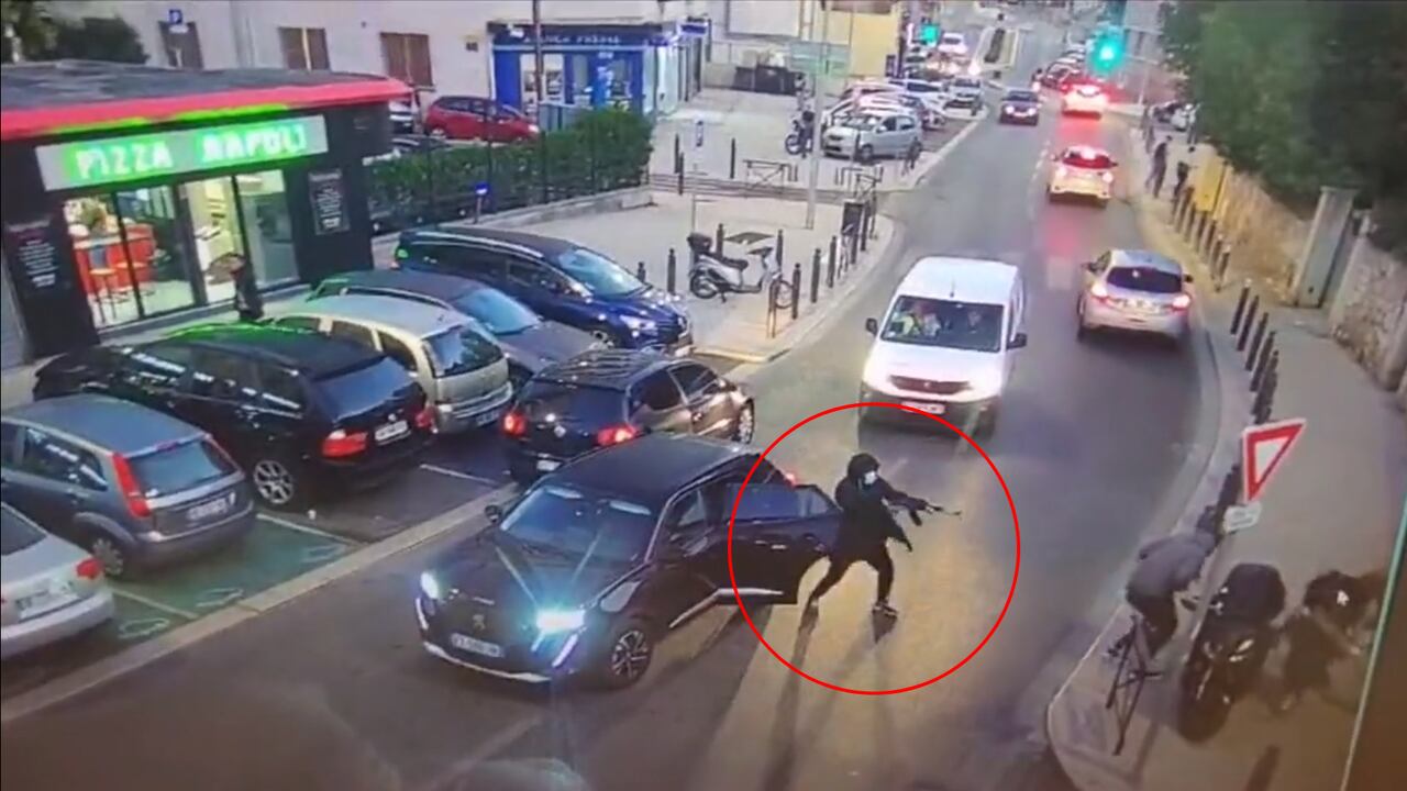 El violento suceso quedó registrado en un video que se ha hecho rápidamente viral.