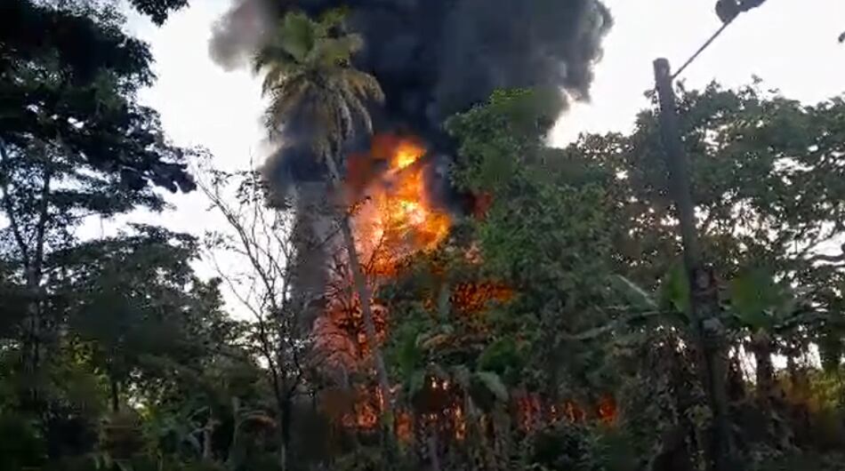 El incendio se reporta en la estación de combustible del corregimiento.