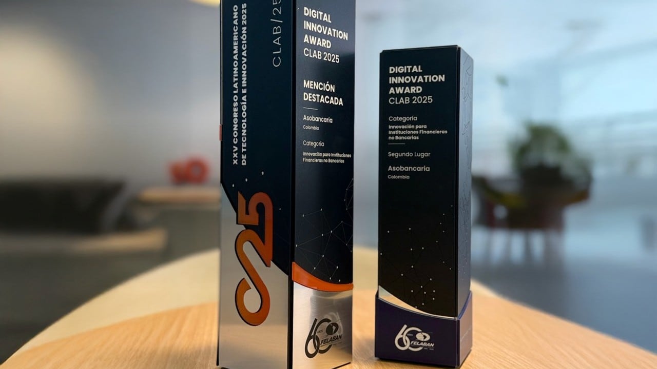 El Digital Innovation Award cuenta con cuatro categorías: Innovación Digital para Bancos; Innovación con IA para Bancos; Innovación para Instituciones Financieras no Bancarias; y Publicidad Antifraude Más Exitosa.