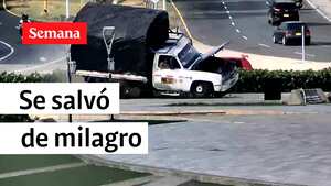 Un vehículo tipo camión choca contra el reconocido monumento “La Ventana del Mundo” en Barranquilla.