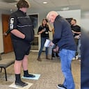 “Pasé horas llorando sintiendo que le había fallado a mi hijo porque no podía encontrar lo que necesitaba”, contó la mamá del joven a medios locales.