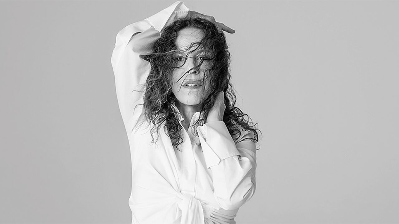 Hija del mítico João Gilberto y de la cantante Miúcha Buarque (hermana de Chico), el destino de Bebel Gilberto estuvo siempre marcado por la música.