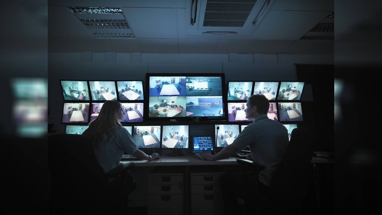 La pareja fue alertada por altavoz de que estaba siendo observada (imagen de referencia).