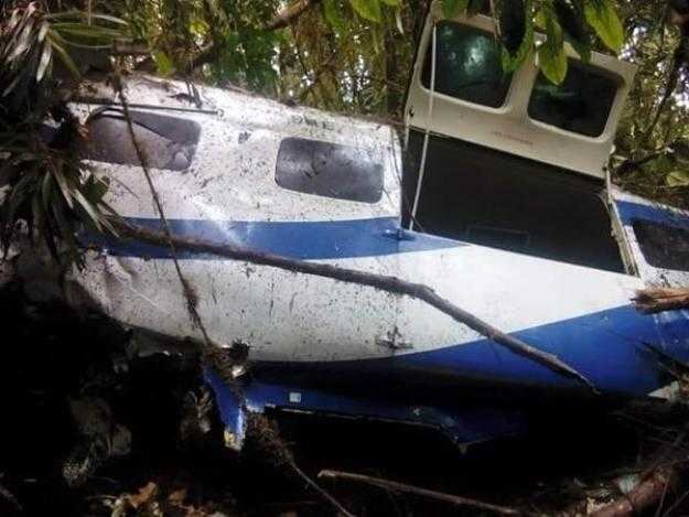 Los tres adultos tripulantes de la aeronave murieron, entre ellos la madre de los niños.