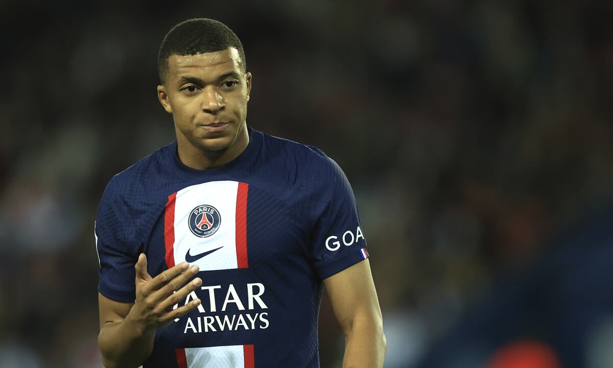 PSG's Kylian Mbappe during the French League One soccer match between Paris Saint-Germain and Nice at the Parc des Princes in Paris, Saturday, Oct. 1, 2022. (AP/Aurelien Morissard)