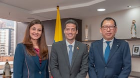 El ministro de Comercio, Industria y Turismo, Mauricio Gómez Amín, se reunió con representantes de Mazda para avanzar en las conversaciones que buscan explorar el regreso de la compañía a Colombia.