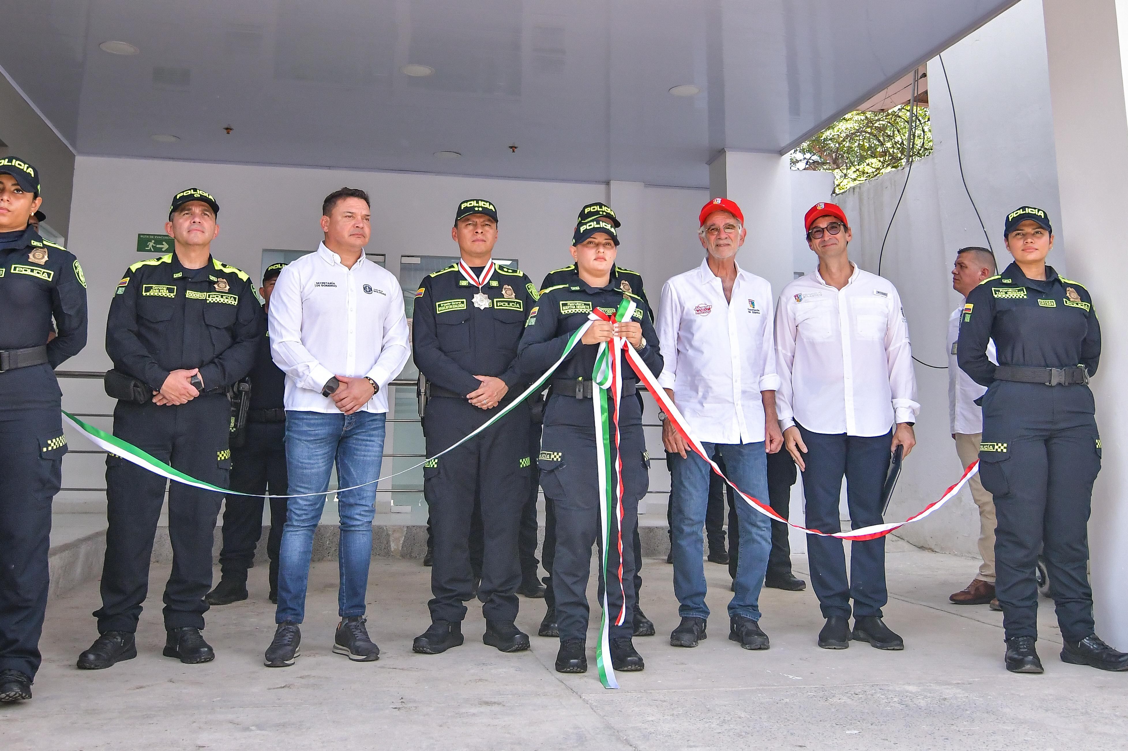Entrega de estación de Policía en Soledad.