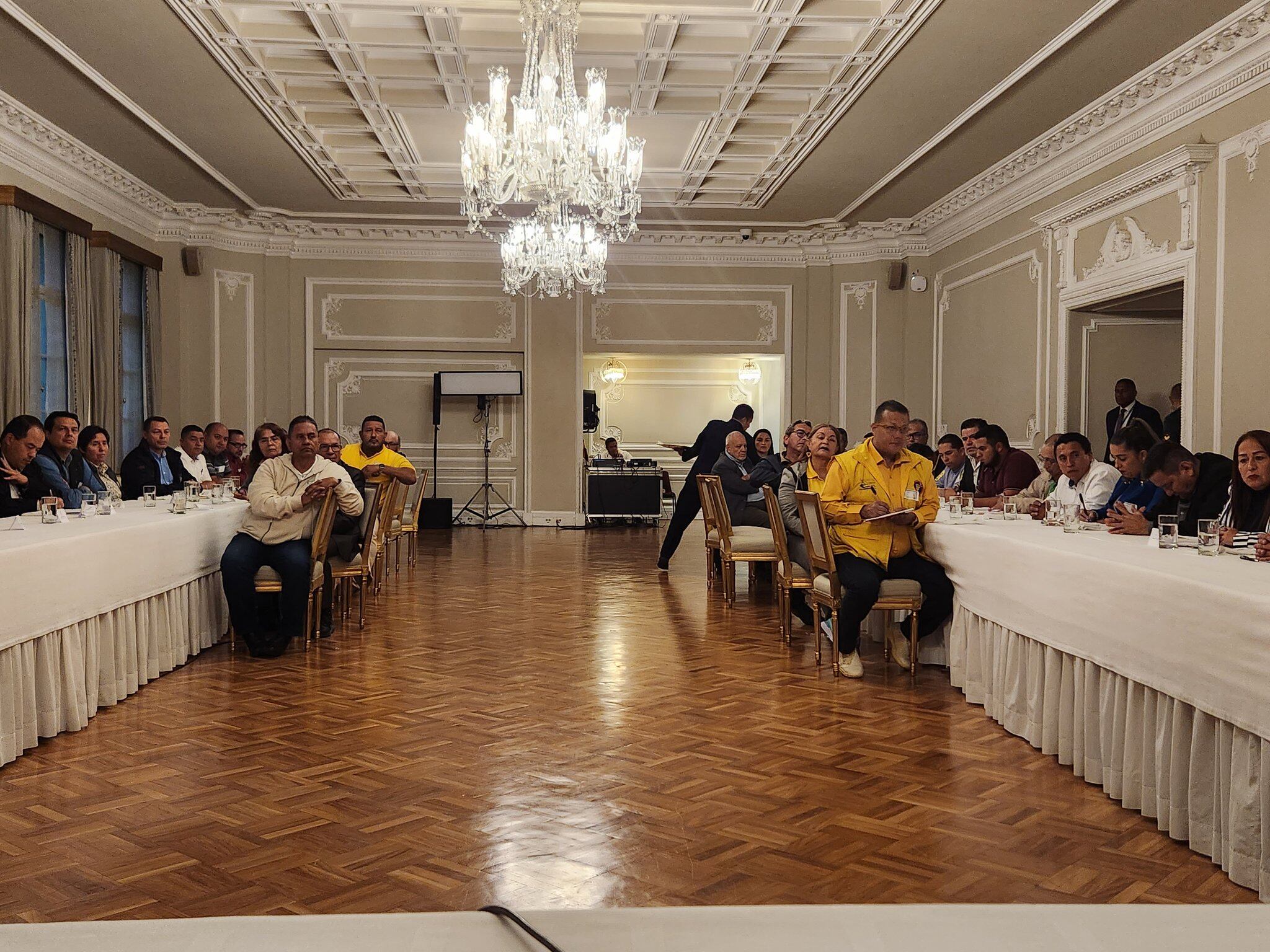 Presidente Gustavo Petro reunido con los taxistas en la Casa de Nariño