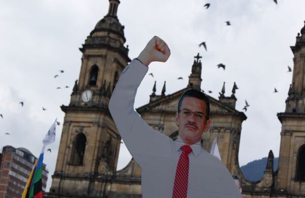 El destituido Secretario de Gobierno de Bogotá Guillermo Asprilla, también hizo parte de la marcha. Fotografía: Edwin Tamayo / SEMANA