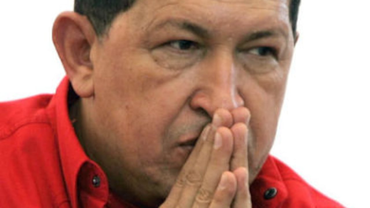 Hugo chávez salió bien de la operación, según el vicepresidente Nicolás Maduro.