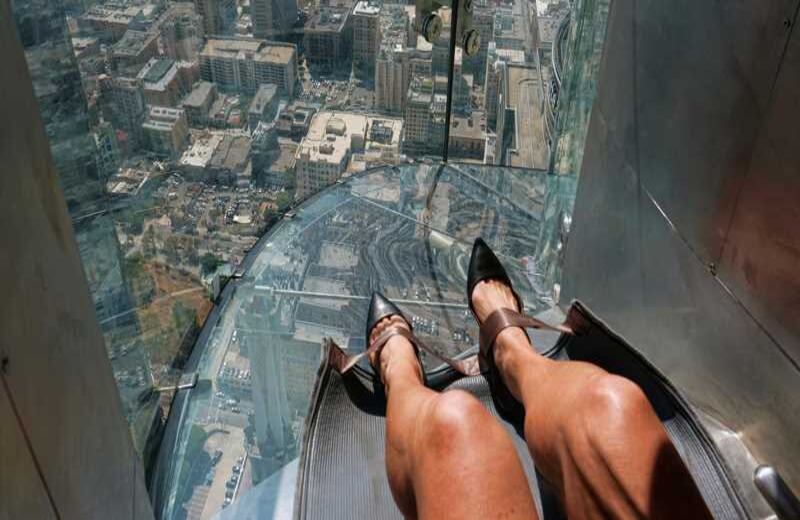 El tobogán es casi recto con excepción de una curva que hace que los usuarios toquen los lados. Fotografía: AP