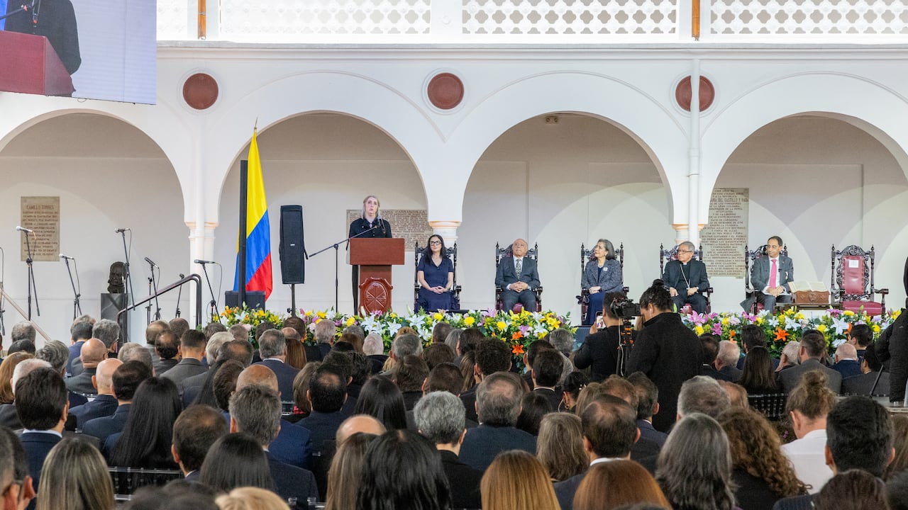 Stéphanie Lavaux se posesionó como rectora de la Universidad del Rosario: "Hay lugares donde el tiempo no pasa: se acumula. Este Claustro es uno de ellos".