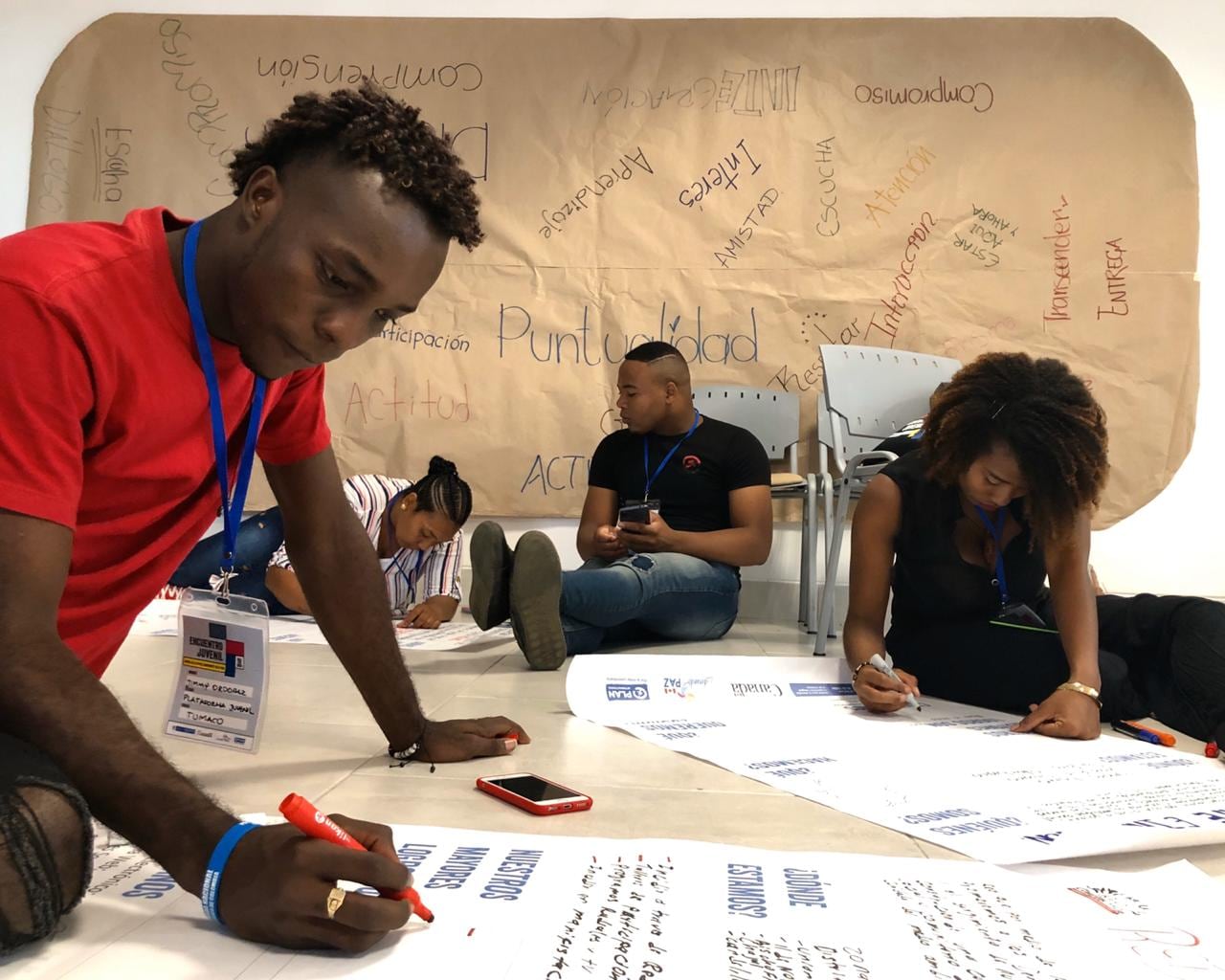 Un total de 38 jóvenes líderes de Buenaventura, Tumaco y Quibdó se reunieron en un hotel de Ciudad Jardín, sur de Cali, para discutir cómo dar solución ante los problemas que aquejan sus regiones.