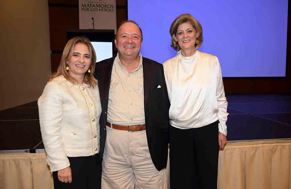 Cristina Carrizosa Calle, Luis Carlos Villegas y Carmela de Villegas.