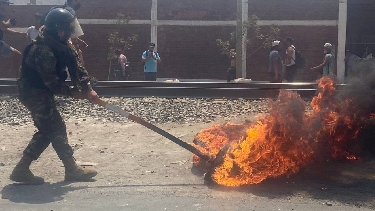 Transportadores adelantan paro de 48 horas en Perú.