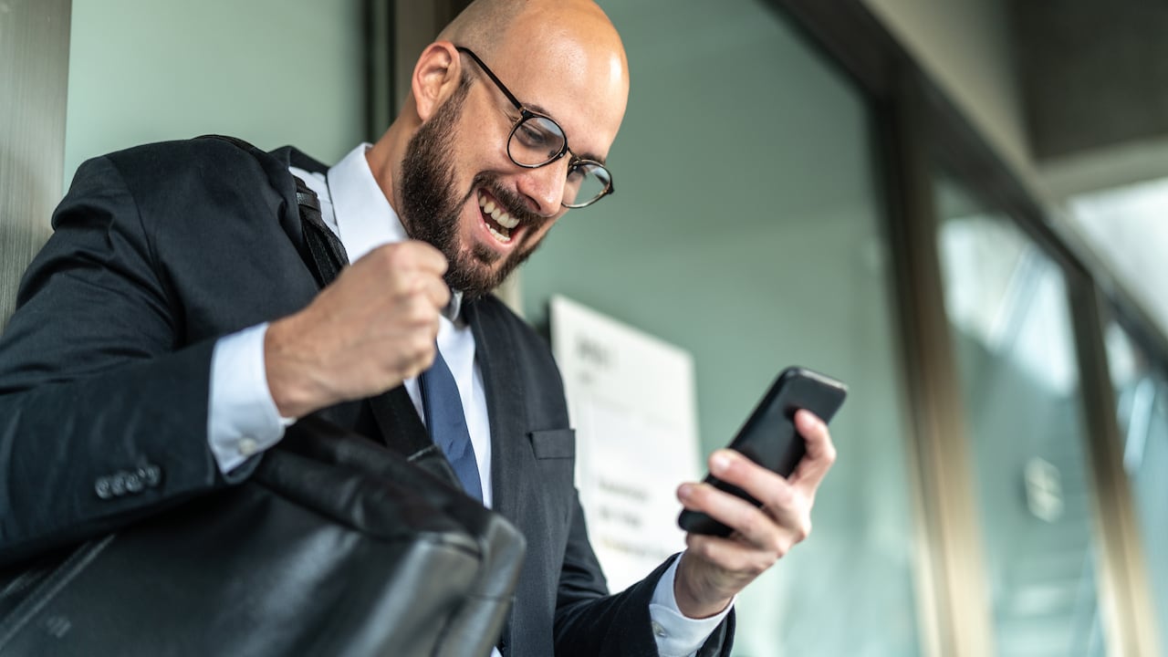 Este lunes 24 de junio de 2024, el Sinuano Día y Noche promete emociones fuertes mientras los jugadores esperan los resultados del sorteo que podrían convertir sueños en realidad.