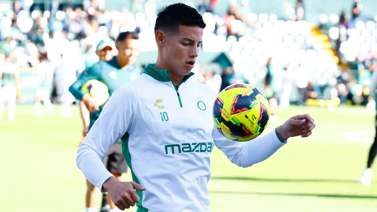 James Rodríguez haciendo un dominio de balón en el Club León