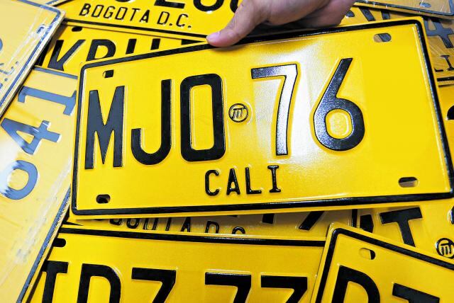 La placa de los carros, una de las variables que se tienen en cuenta para los descuentos en algunas regiones.
