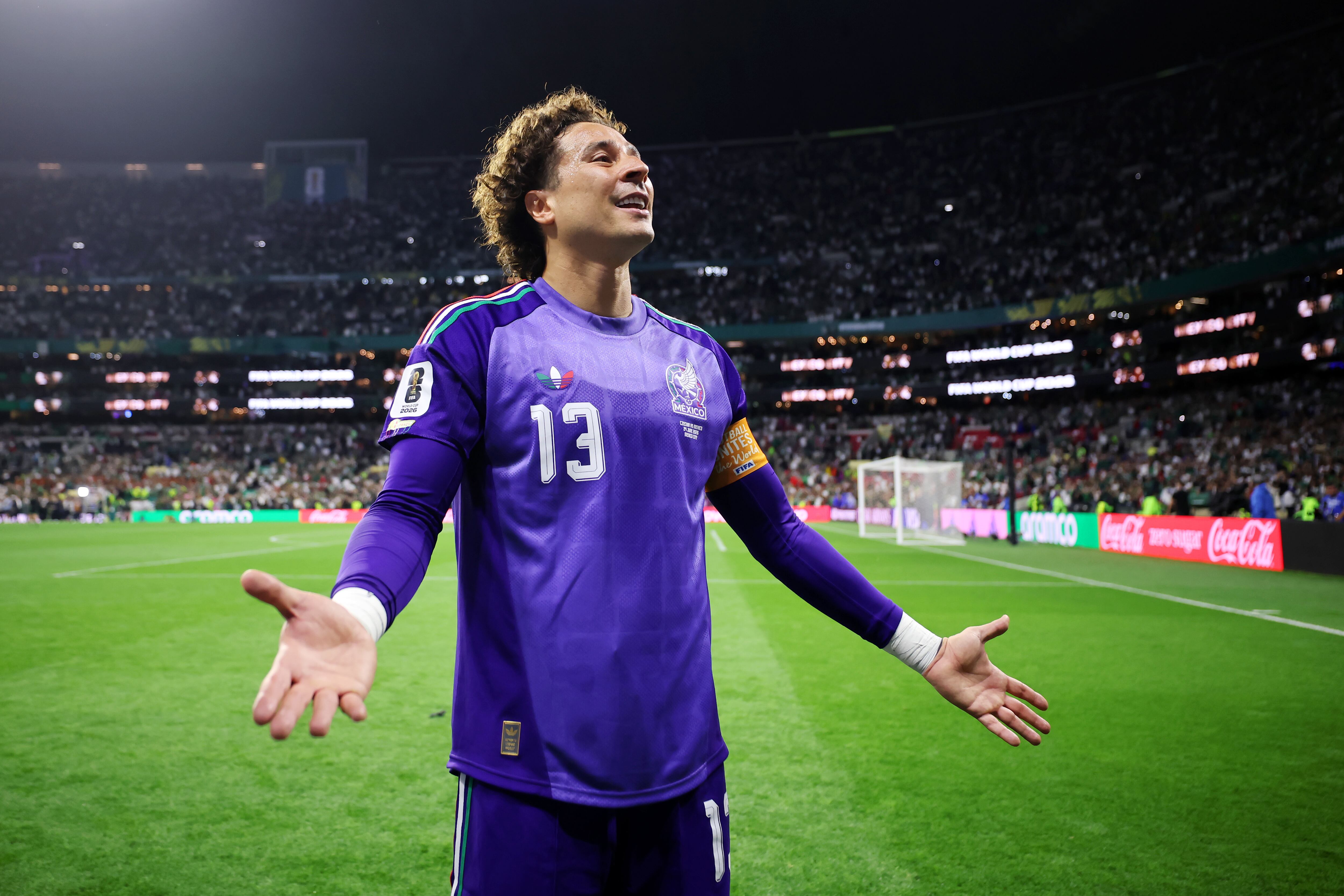 Memo Ochoa emocionado en el Azteca
