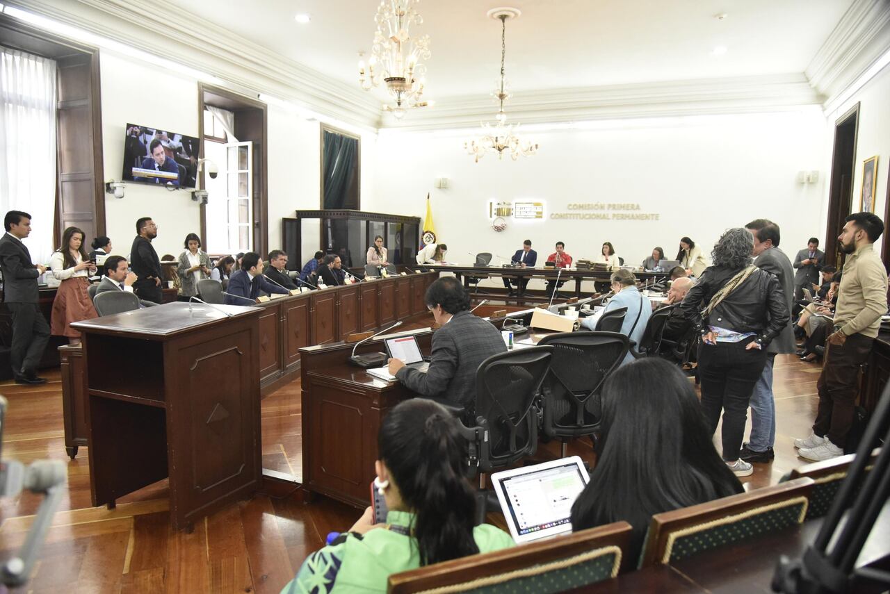 Tercer debate de la reforma política en la Comisión Primera del Senado.