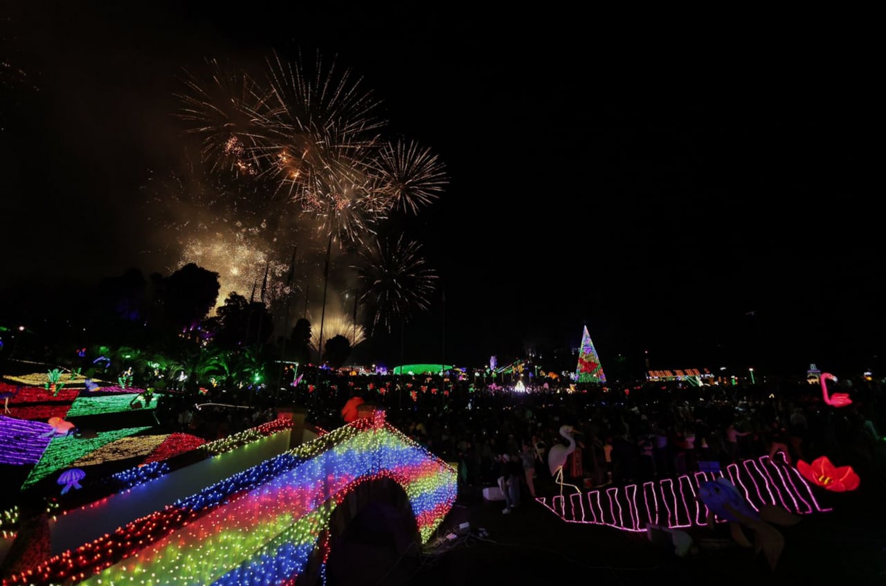 La iluminación del Puente de Boyacá, el primero de diciembre de 2025