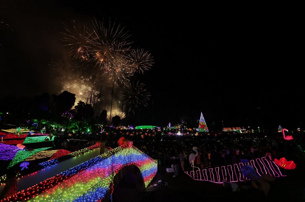La iluminación del Puente de Boyacá, el primero de diciembre de 2025