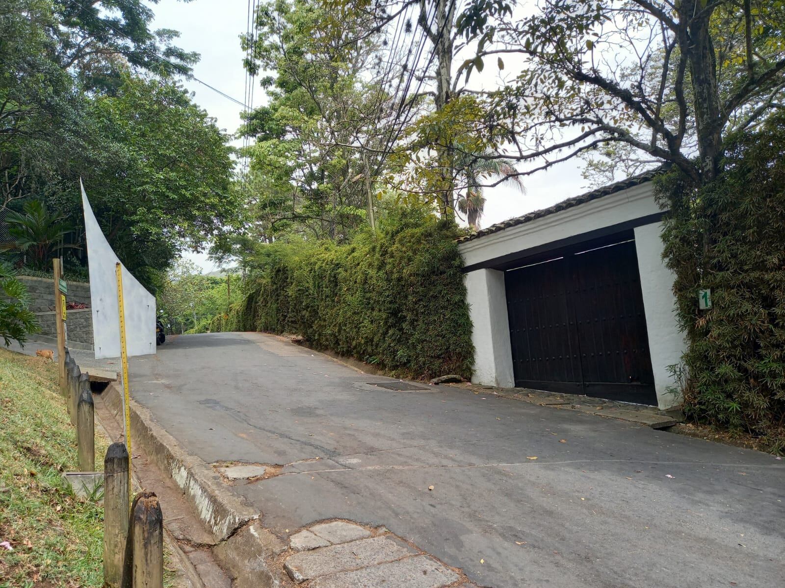 Entrada del condominio donde vivía Luz Mery Tristán.