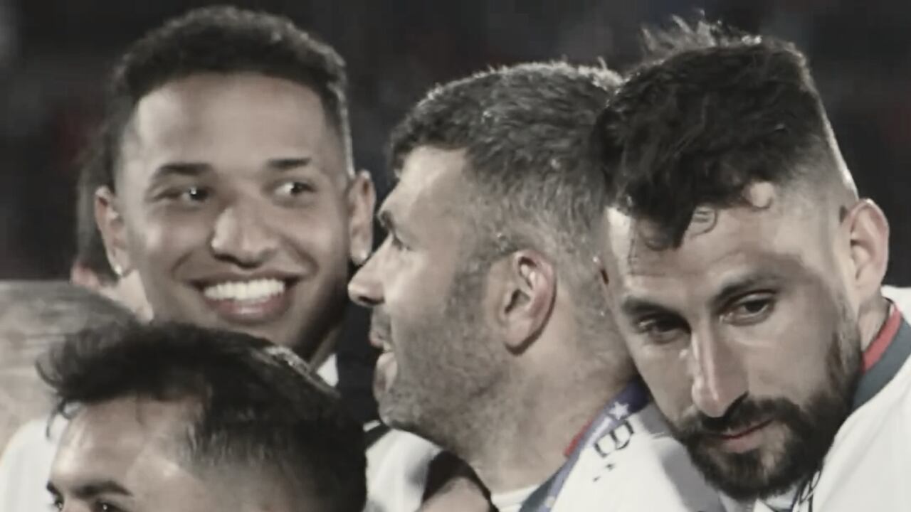 Juan Izquierdo junto a sus compañeros de Nacional de Uruguay.