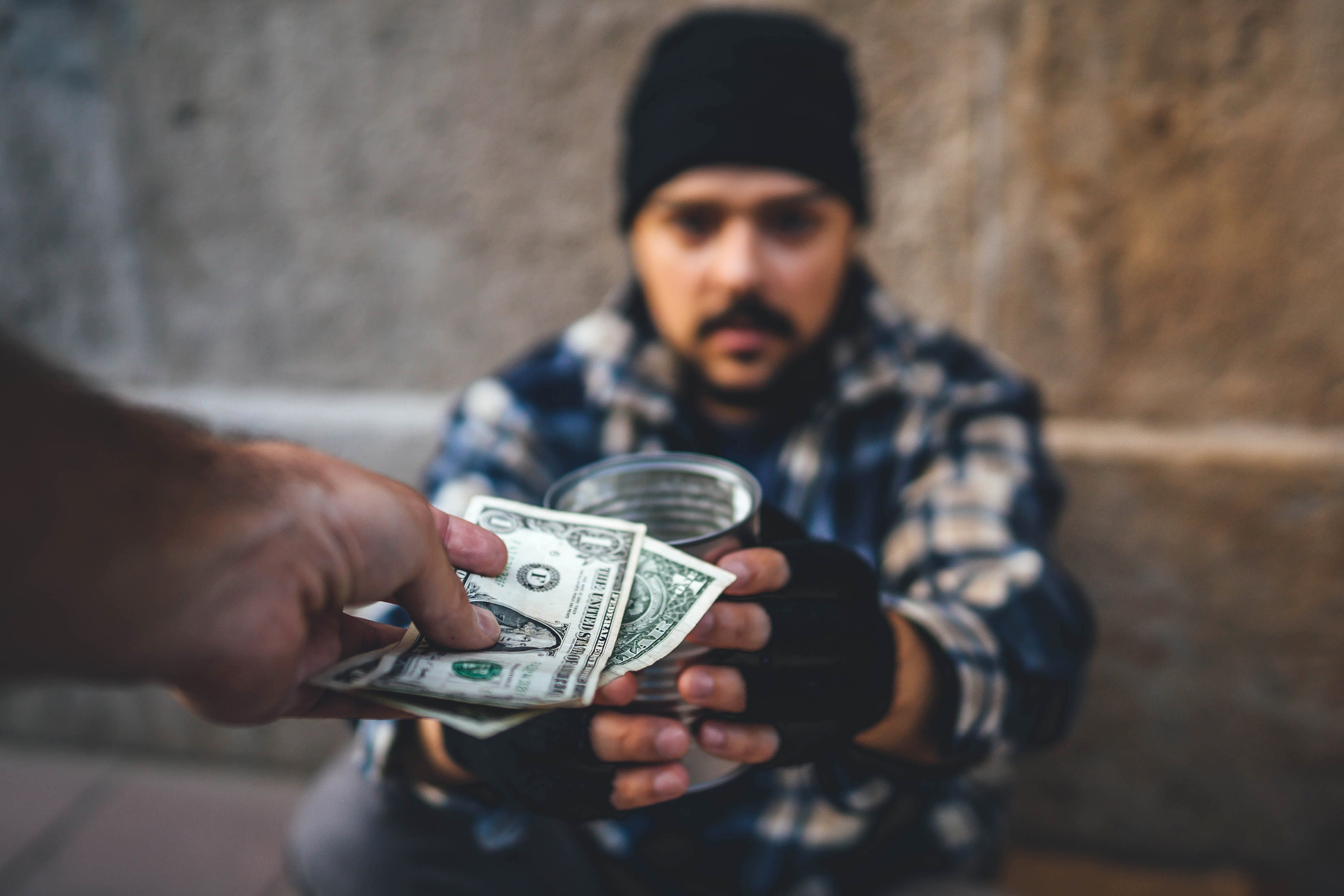 El nuevo cheque de estímulo tiene como objetivo proporcionar apoyo económico a los hogares de bajos ingresos que enfrentan altos costos de vida