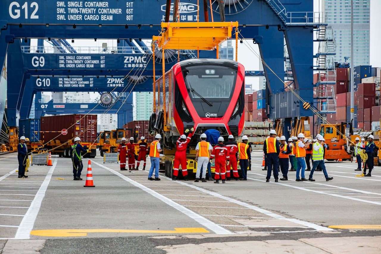 Actualmente, más de 13.700 personas trabajan en la construcción de la Línea 1.