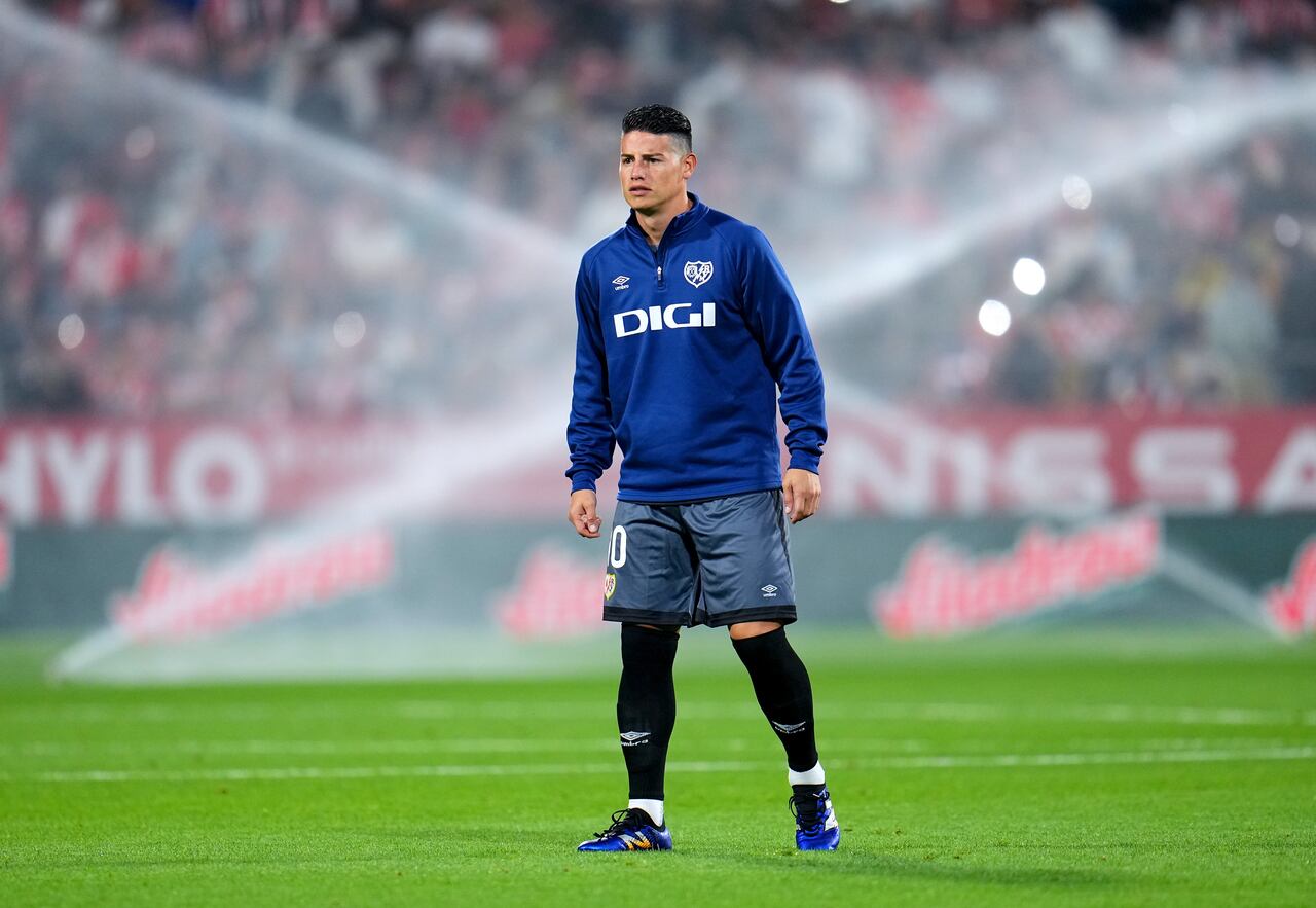 GIRONA, SPAIN - SEPTEMBER 25: James Rodriguez of Rayo Vallecano warms up prior to the La Liga EA Sports match between Girona FC and Rayo Vallecano at Montilivi Stadium on September 25, 2024 in Girona, Spain. (Photo by Aitor Alcalde/Getty Images)