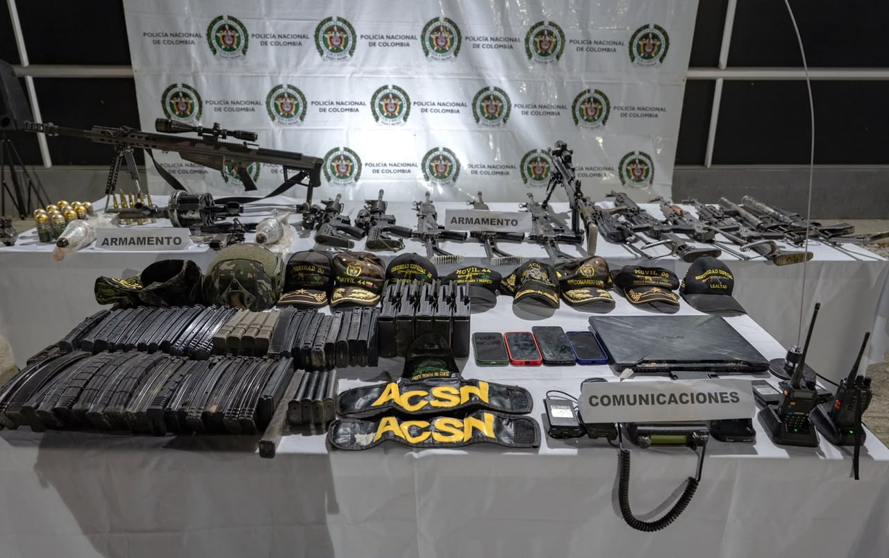 Armamento y equipos de interceptación decomisados a Los Pachenca en el operativo contra alias Cholo.