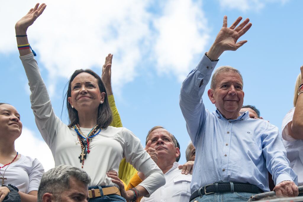 Edmundo González celebra la liberación de María Corina Machado y la valentía del pueblo venezolano.