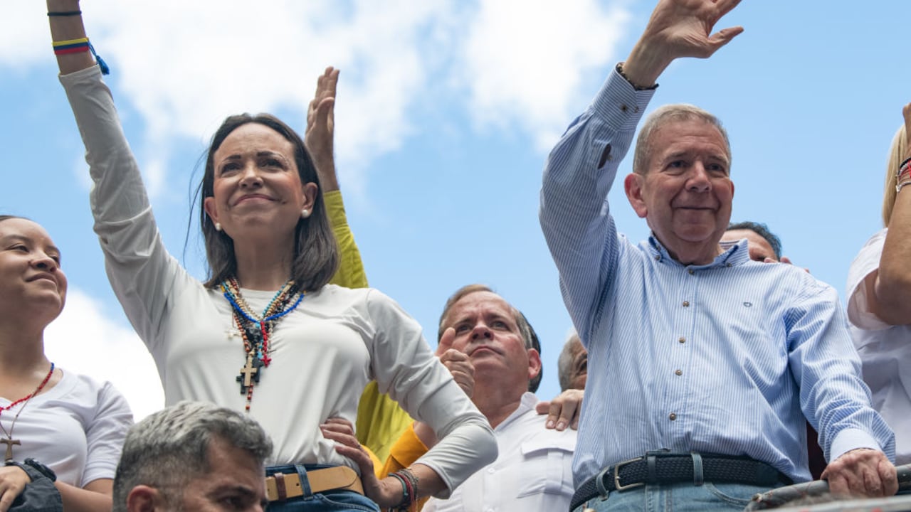 Edmundo González celebra la liberación de María Corina Machado y la valentía del pueblo venezolano.