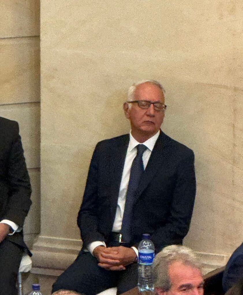El ministro de Salud, Guillermo Alfonso Jaramillo, se quedó dormido durante el discurso de instalación de la legislatura del presidente Gustavo Petro.