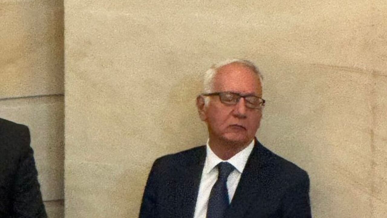 El ministro de Salud, Guillermo Alfonso Jaramillo, se quedó dormido durante el discurso de instalación de la legislatura del presidente Gustavo Petro.