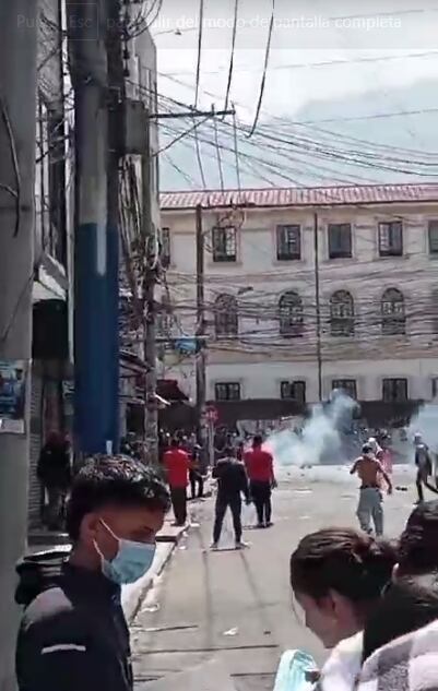 Los manifestantes protestaron contra un operativo de la Sijin.