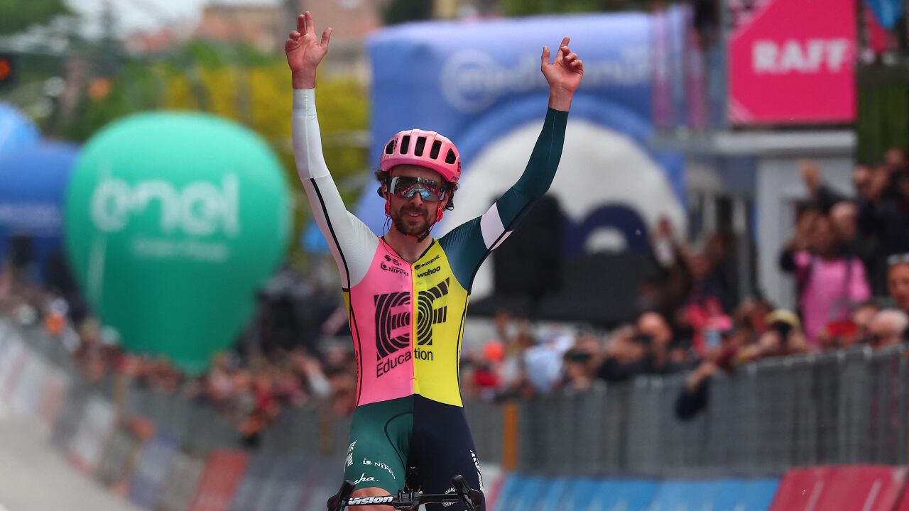 Ben Healy dio triunfo al Education First de Rigo Urán en el Giro de Italia 106.