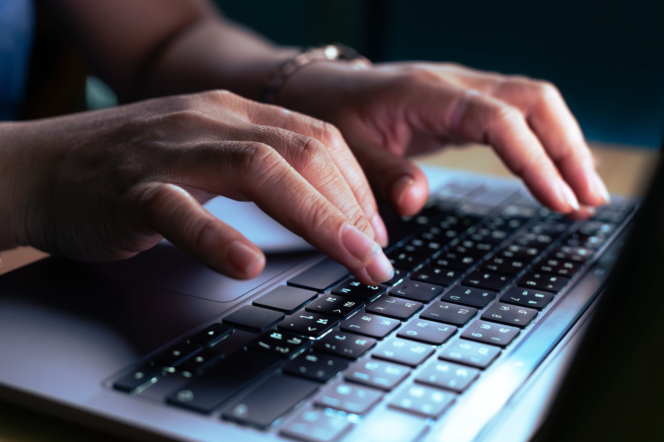 Documentos que cambian o desaparecen pueden indicar que alguien más tuvo acceso al equipo.