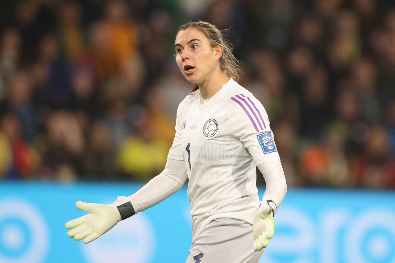 La arquera de Colombia Catalina Pérez reacciona durante el partido de fútbol de los octavos de final de la Copa Mundial Femenina entre Jamaica y Colombia en Melbourne, Australia, el martes 8 de agosto de 2023. (Foto AP/Hamish Blair)