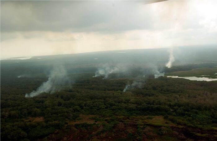 Estos incendios forestales pueden ser observadas y sentidas en Barranquilla, pero nada pueden hacer las autoridades ambientales porque el parque se encuentra en jurisdicción de Corpamag que es la autoridad ambiental en el Magdalena y no se percatan de ello.