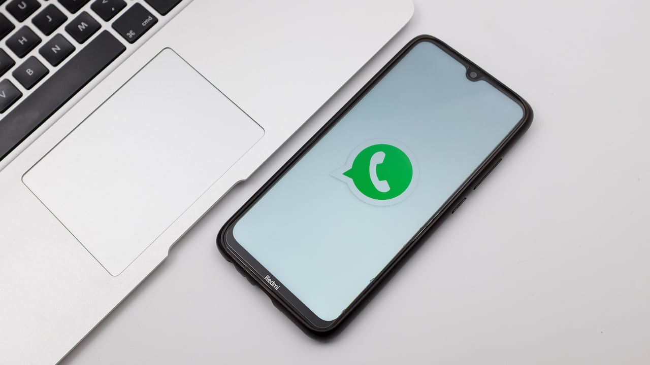 WhatsApp agregó varias opciones para modificar la imagen de fondo de los chats.